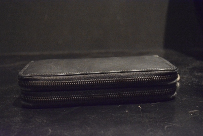 グィディオイルカーフ　財布　バックラッシュ